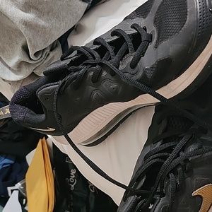 Men black / gold air Max sz 10.5